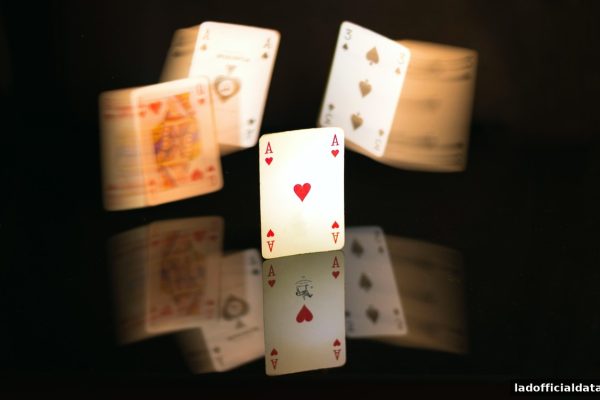 立博官方深度解析：棋牌局势判断的进阶技巧与实战心法